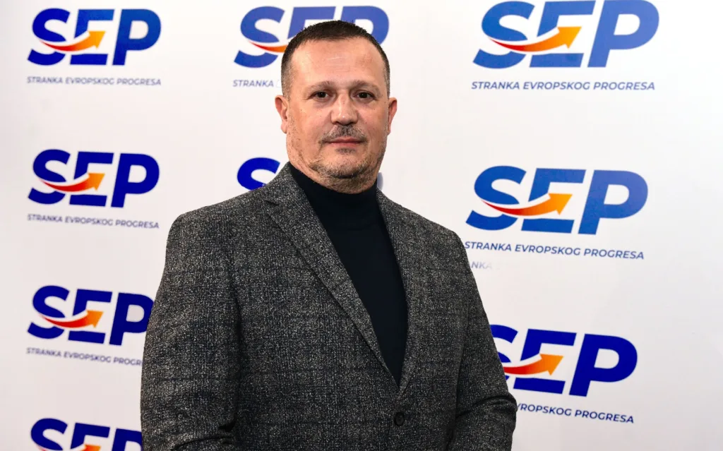 SEP: Bašte na Trgu nezavisnosti bespotrebno zatvara vlast bez vizije i znanja