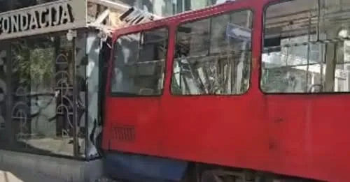 Tramvaj iskočio iz šina na Dorćolu i udario u zgradu 7 Tramvaj iskočio iz šina na Dorćolu i udario u zgradu