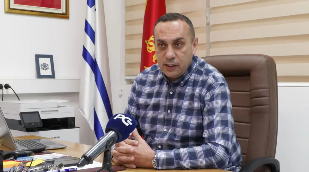 (VIDEO) Kovačević: Od početka godine sankcionisano 157 vozača zbog nepropisnog parkiranja u Ulici slobode, 57 vozila izmješteno
