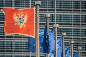 Crna Gora i EU zastave foto vlada cg