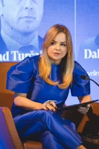 Dvije decenije obnove crnogorske nezavisnosti - između državotvornog uspjeha, nedovršene demokratizacije i evropske završnice 6 Dvije decenije obnove crnogorske nezavisnosti – između državotvornog uspjeha, nedovršene demokratizacije i evropske završnice
