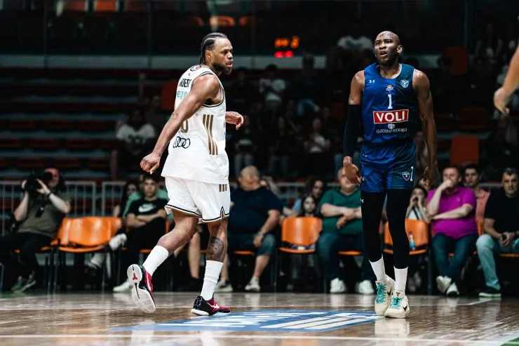 UŽIVO Dubai - Budućnost 54:39 (poluvrijeme) 3 Dubai Buducnost Dubai Basketball 1 1