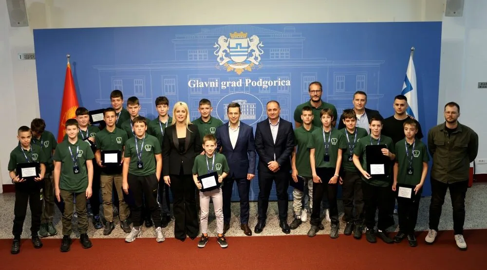 Mujović ugostio mlade vaterpoliste Aquatic Verdea nakon velikog uspjeha u Dubrovniku