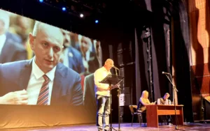 Sinoć u KIC-u „Budo Tomović“ održana promocija knjige satirične poezije Milana Kneževića „Ne dam mandat“