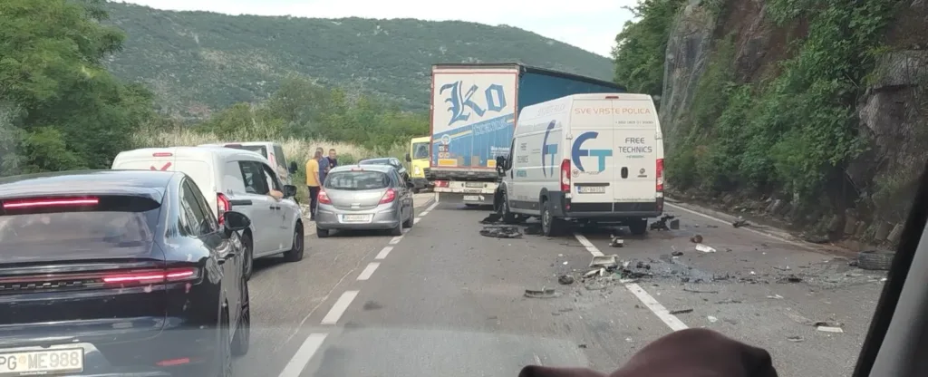 Danilovgrad: U udesu poginula jedna osoba, druga povrijeđena