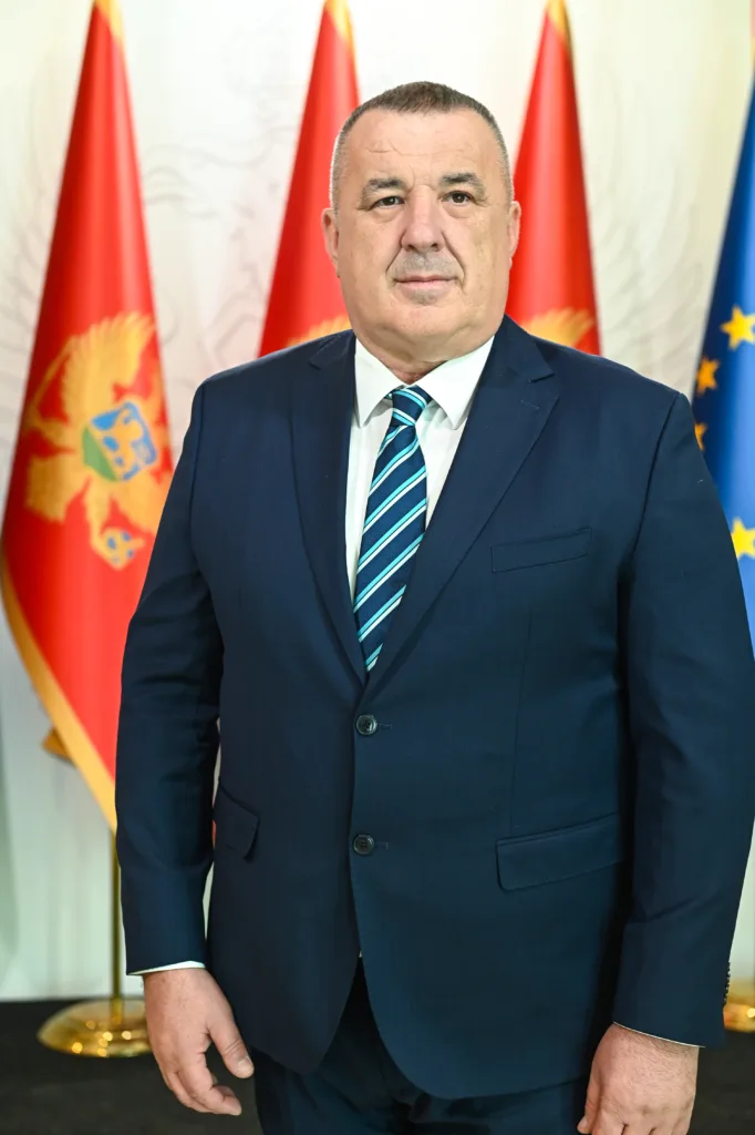 Rađenović: Đukanović po ko zna koji put pokušao da održi lekciju o državničkom ponašanju 2 Rađenović: Đukanović po ko zna koji put pokušao da održi lekciju o državničkom ponašanju