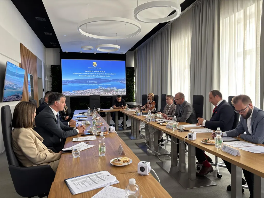 Tivat i Žabljak potpisali Memorandum o saradnji sa Pardubičkom regijom 3 Tivat i Žabljak potpisali Memorandum o saradnji sa Pardubičkom regijom