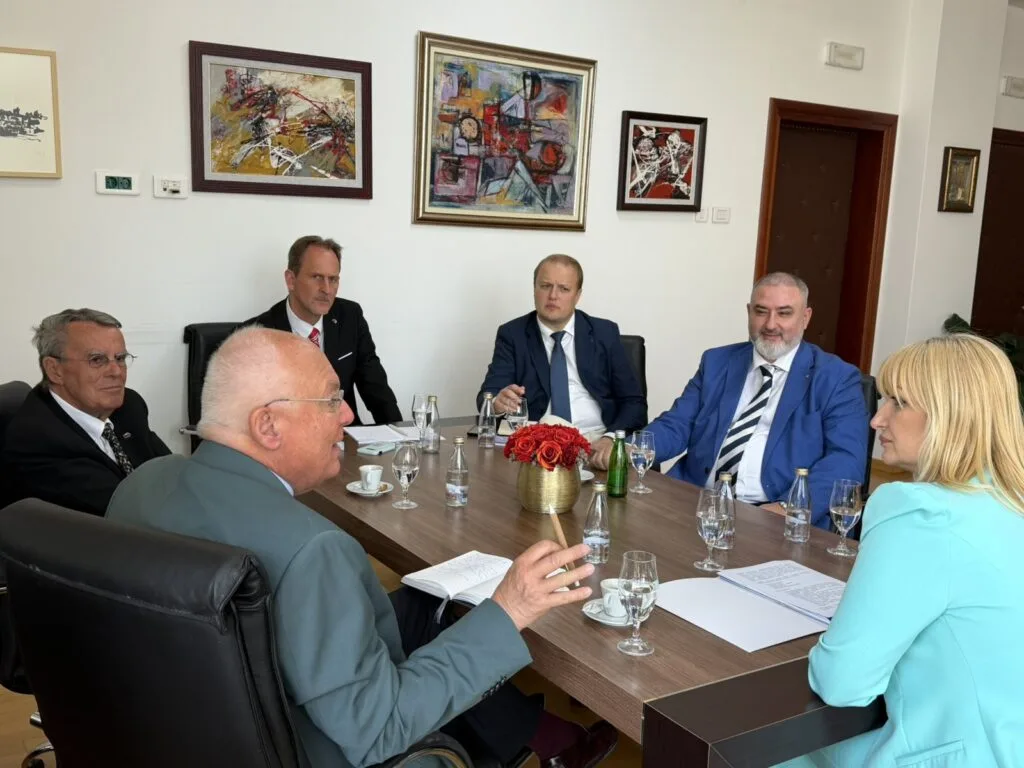 Borovinić Bojović sa predstavnicima Instituta regiona Evrope: Jačanje lokalnih zajednica i evropskih partnerstava ključ razvoja