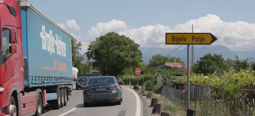 (VIDEO) U toku potraga za medvjedom u zetskom selu Bijelo Polje, mještani na oprezu
