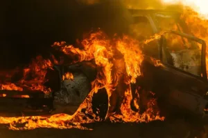 Država će platiti odštetu za četiri automobila koja su izgorela u Maslinama 2 Država će platiti odštetu za četiri automobila koja su izgorela u Maslinama