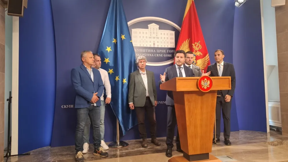 Abazović: Građani imaju pravo da znaju šta se Vlada dogovorila sa Statisom oko Svetog Stefana