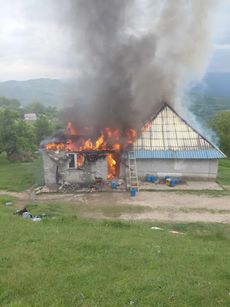 Izgorjela kuća porodice Balić iz Bijelog Polja 8 Izgorjela kuća porodice Balić iz Bijelog Polja