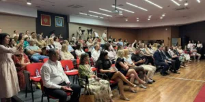 U Tivtu otvorena konferencija o roditeljstvu, ranom razvoju i podršci porodici
