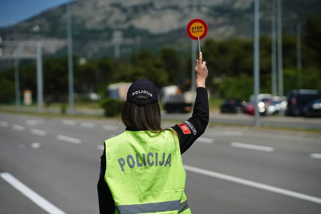 Uprava policije: Privremena zabrana saobraćaja teretnih motornih vozila i ograničavanje saobraćaja tokom turističke sezone