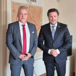 Satler sa Abazovićem: Međustranački dijalog i nacionalno jedinstvo oko evropske agende ključni za uspješno napredovanje ka EU