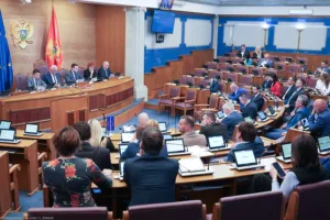 Parlamentarna većina: Opozicija pokazala da im interes građana i evropske integracije nisu bitni