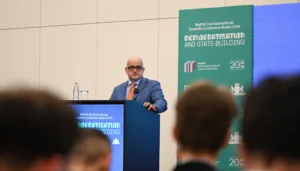 Demokratska konsolidacija delikatan i dugotrajan proces koji zahtijeva vrijeme 2 Demokratska konsolidacija delikatan i dugotrajan proces koji zahtijeva vrijeme