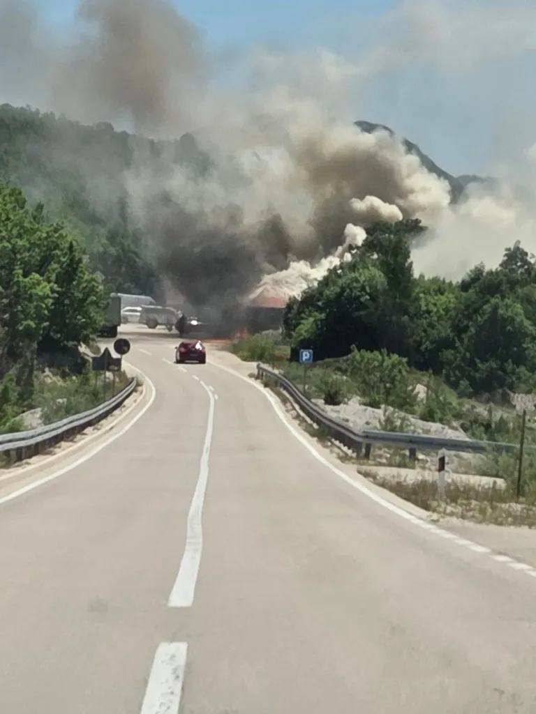 Izgorjela pečenjara restorana „Stara kuća“ na Grahovu