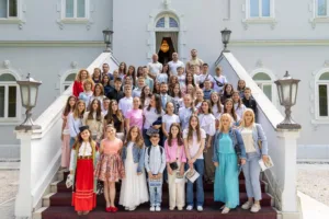 Nastavljene posjete učenika Rezidenciji predsjednika: Najljepša slika Crne Gore je kada se djeca iz svih njenih krajeva okupe na jednom mjestu 2 Nastavljene posjete učenika Rezidenciji predsjednika: Najljepša slika Crne Gore je kada se djeca iz svih njenih krajeva okupe na jednom mjestu