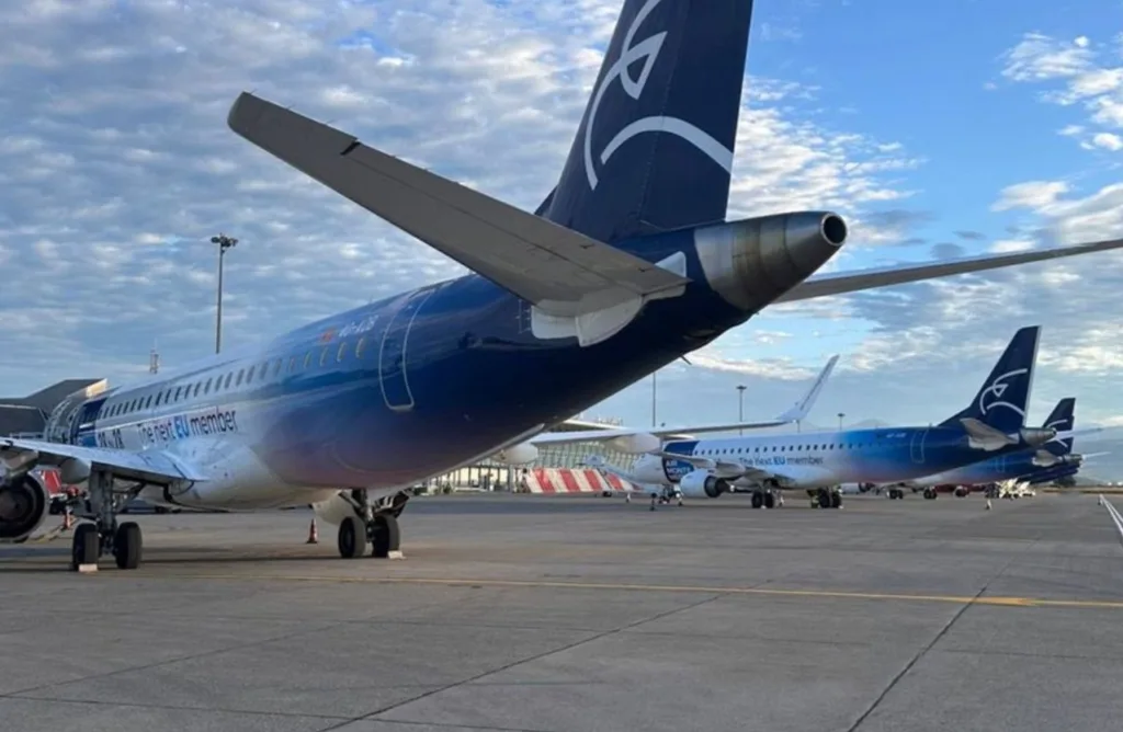 Avioni Aerodrom Podgorica foto AIR Montenegro