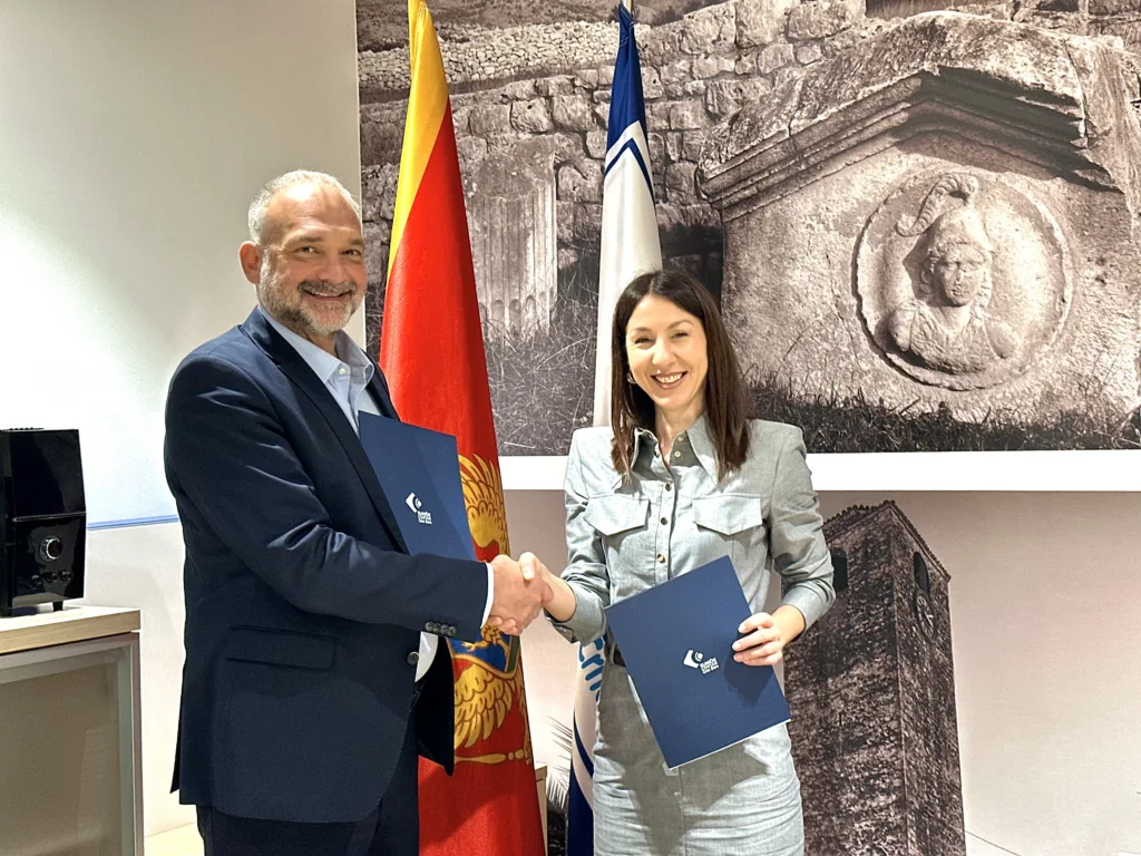 Direktor KCCG dr Aleksandar Radovic i predsjednica Upravnog odbora JP Za upravljanje morskim dobrom CG Zvezdana Janovic