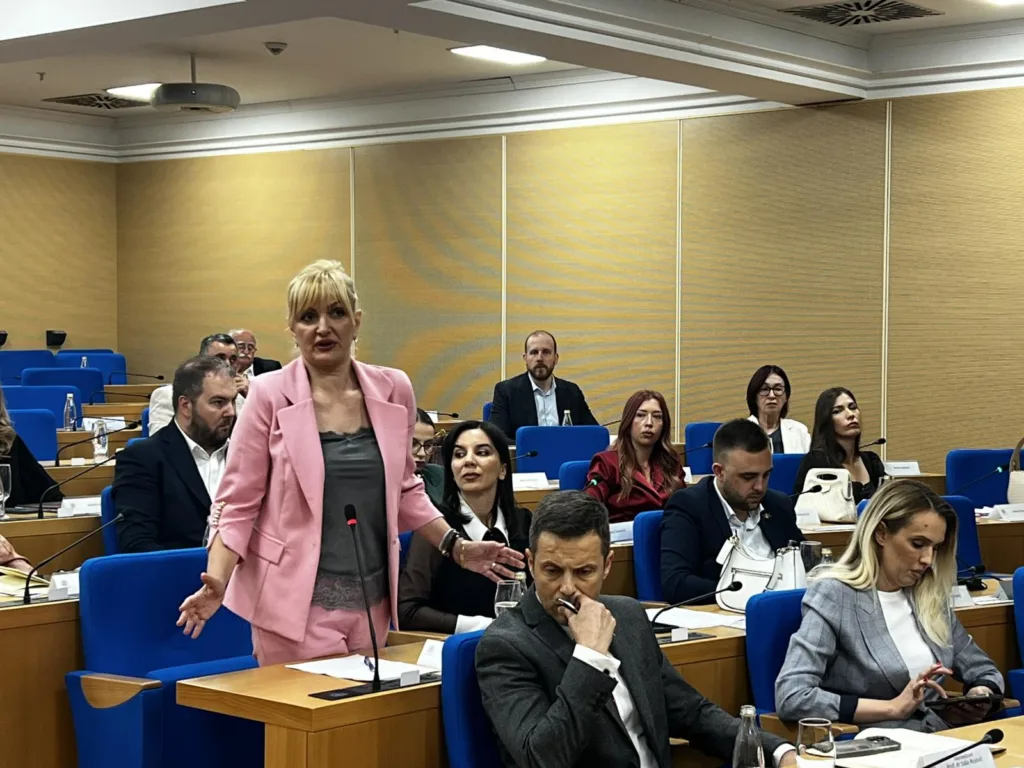 (UŽIVO) Mujović: DNP sve ovo radi jer mora da vraća dugove; Mićović: DNP vraća na mala vrata DPS u vlast 2 IMG 15daf91d406d1ea572a1ef80f827f4f7 V