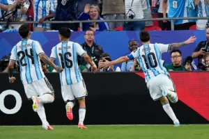 Mesijev het-trik za nove stranice istorije, Argentina pobjedom krenula u odbranu „boginje“