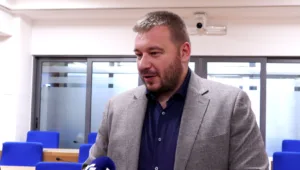 Krstović demantovao pisanje medija: Pokret za Podgoricu ne učestvuje u formiranju nove većine 2 Krstović demantovao pisanje medija: Pokret za Podgoricu ne učestvuje u formiranju nove većine
