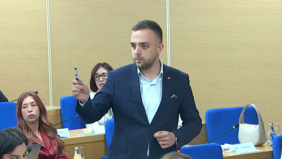 (UŽIVO) Mujović: DNP sve ovo radi jer mora da vraća dugove; Mićović: DNP vraća na mala vrata DPS u vlast 3 Mitar Paunovic foto ss yt