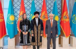Milatović i supruga u tradicionalnoj kazahstanskoj nošnji