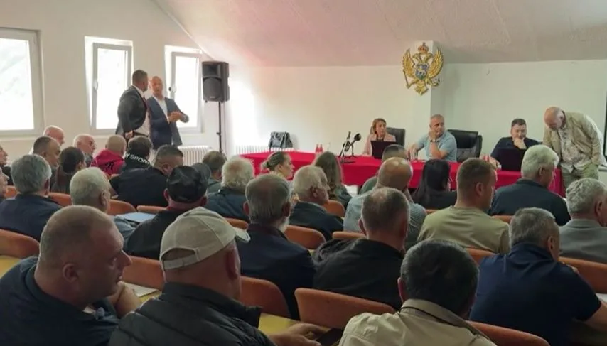Burna javna rasprava u Šavniku: Građani traže razvoj turizma i poručuju da će imanja braniti svim raspoloživim sredstvima 1 b6ef2bdc c803 466e 9371 99e07795845f