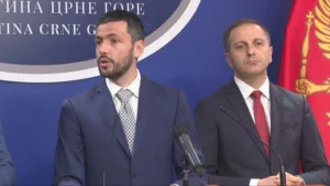 Opozicija predstavila platformu: Uz dogovor do imenovanja u pravosuđu, Fiskalnom savjetu, Savjetu RTCG, ASK… 3 Opozicija predstavila platformu: Uz dogovor do imenovanja u pravosuđu, Fiskalnom savjetu, Savjetu RTCG, ASK…