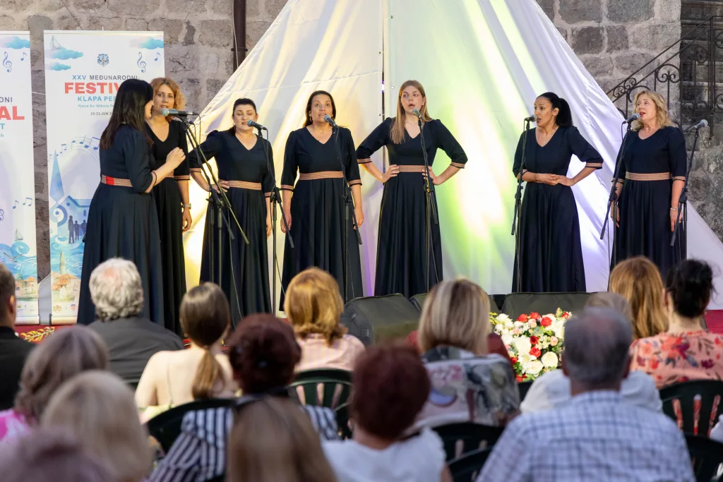 Otvoren jubilarni 25. Međunarodni festival klapa Perast 4 Otvoren jubilarni 25. Međunarodni festival klapa Perast