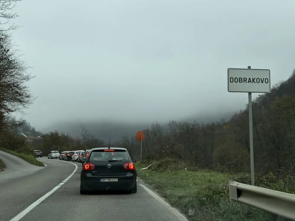 Zbog detaljnih kontrola velike gužve na ulasku u Srbiju 11 Zbog detaljnih kontrola velike gužve na ulasku u Srbiju