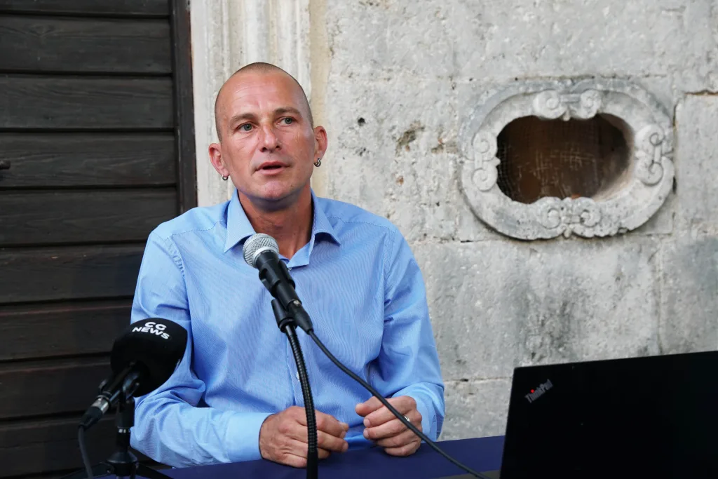 Promovisanom fotomonografijom „Ko živi u moru“ otvoreno Tivatsko književno ljeto 3 Promovisanom fotomonografijom „Ko živi u moru“ otvoreno Tivatsko književno ljeto