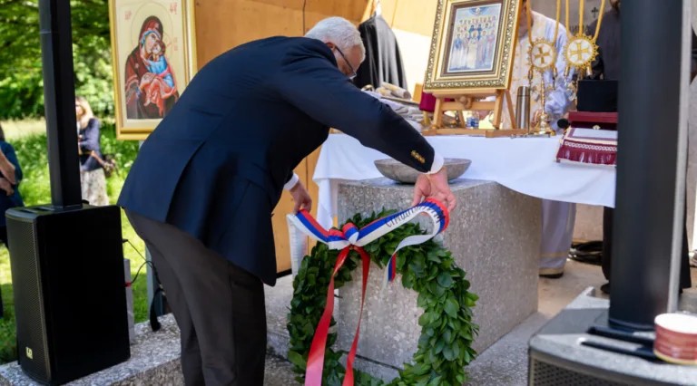 Mandić položio vijenac na spomen-obilježje u Kamniškoj Bistrici