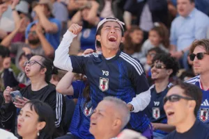 (FOTO/VIDEO) Japanski navijači još jednom održali lekciju o kulturi čitavom svijetu 2 (FOTO/VIDEO) Japanski navijači još jednom održali lekciju o kulturi čitavom svijetu