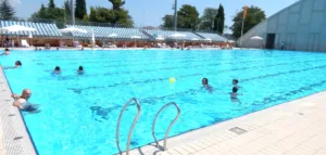 (VIDEO) Počela ljetnja sezona na olimpijskom bazenu u Podgorici, nove cijene ulaznica od 4 do 8 eura