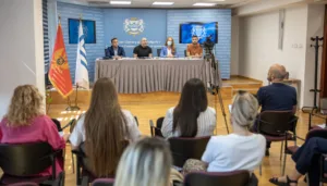 Obuka o osnovama znakovnog jezika doprinosi inkluziji i uklanjanju komunikacionih barijera u gradskim institucijama 5 Obuka o osnovama znakovnog jezika doprinosi inkluziji i uklanjanju komunikacionih barijera u gradskim institucijama