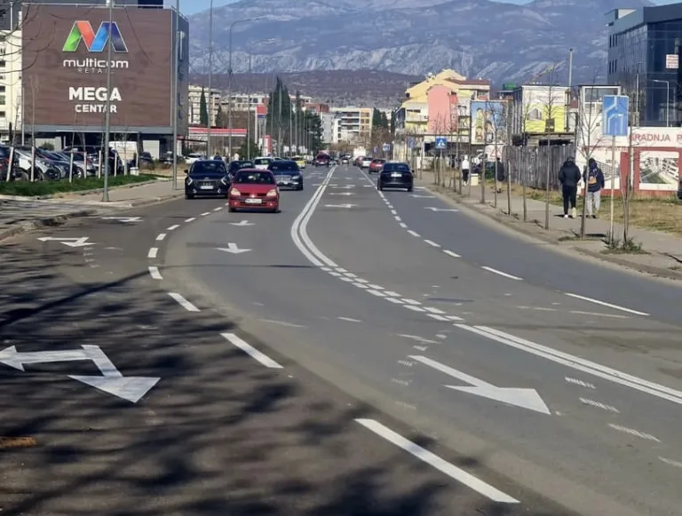 Pojačan saobraćaj ka primorju, više obustava zbog radova na putevima