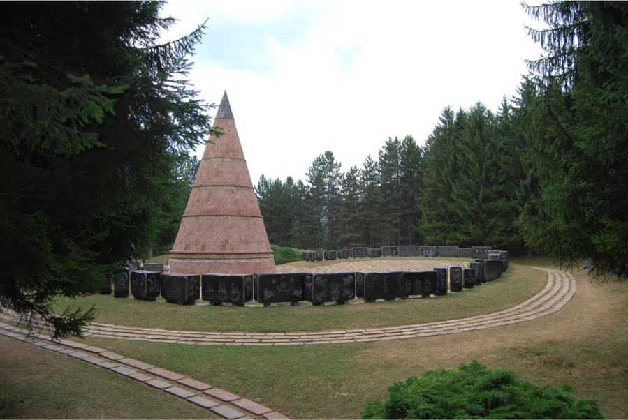 Simbol slobode pred vratima UNESCO-a 1 spomeniksloboda