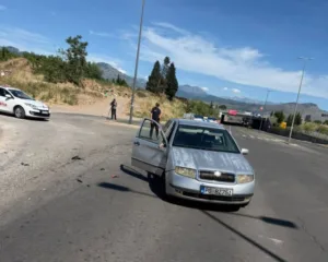 Saobraćajna nezgoda kod Našeg diskonta na Zabjelu, jedna osoba povrijeđena 2 Saobraćajna nezgoda kod Našeg diskonta na Zabjelu, jedna osoba povrijeđena