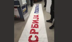 Putnici čarter leta vraćeni u Beograd, zabranjen im ulaz u Crnu Goru; Oduzeta i dva autobusa iz Srbije, 87 osoba vraćeno za Beograd