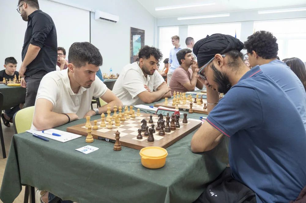 Budva u znaku šaha: Montenegro open okupio 270 takmičara – Petrov i Kandić u vodećim grupama