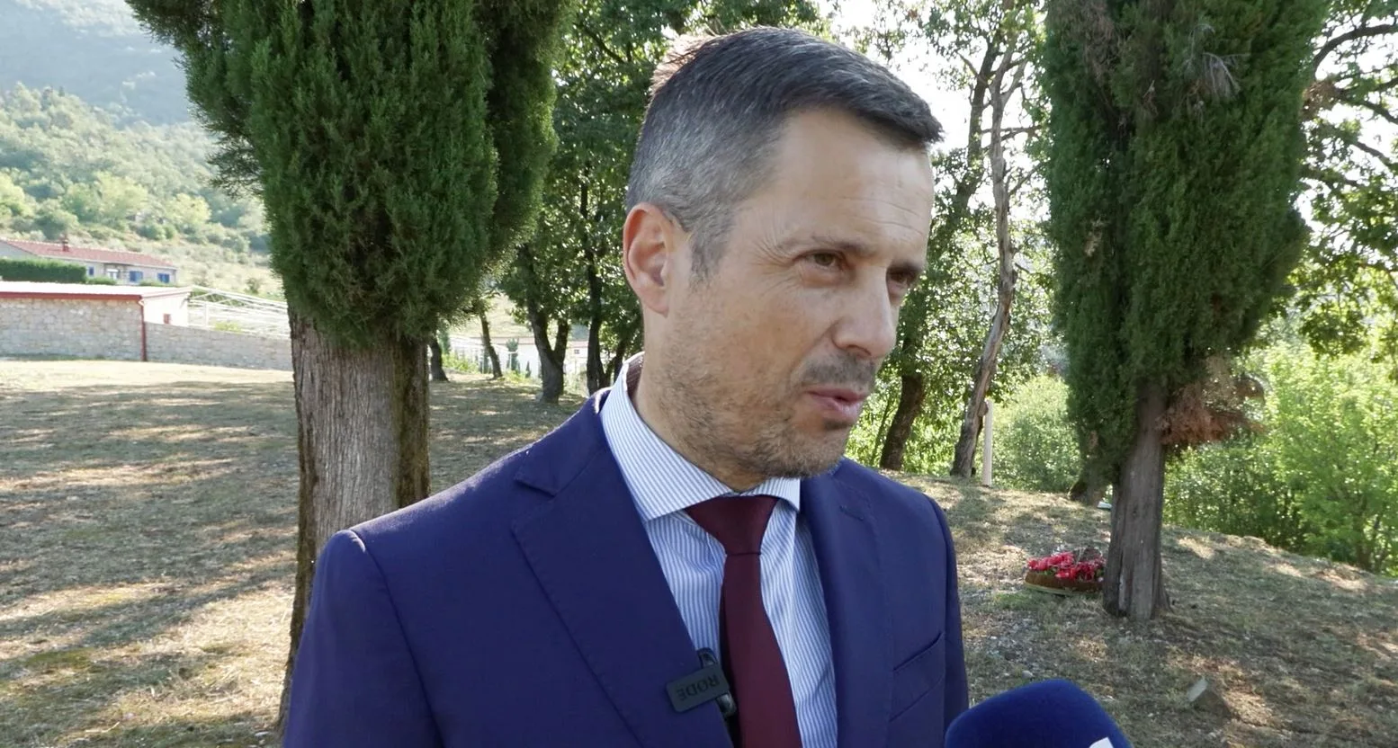 (VIDEO) Mujović: Skupština Glavnog grada je pravo mjesto za razgovor o promjeni naziva NB „Radosav Ljumović“